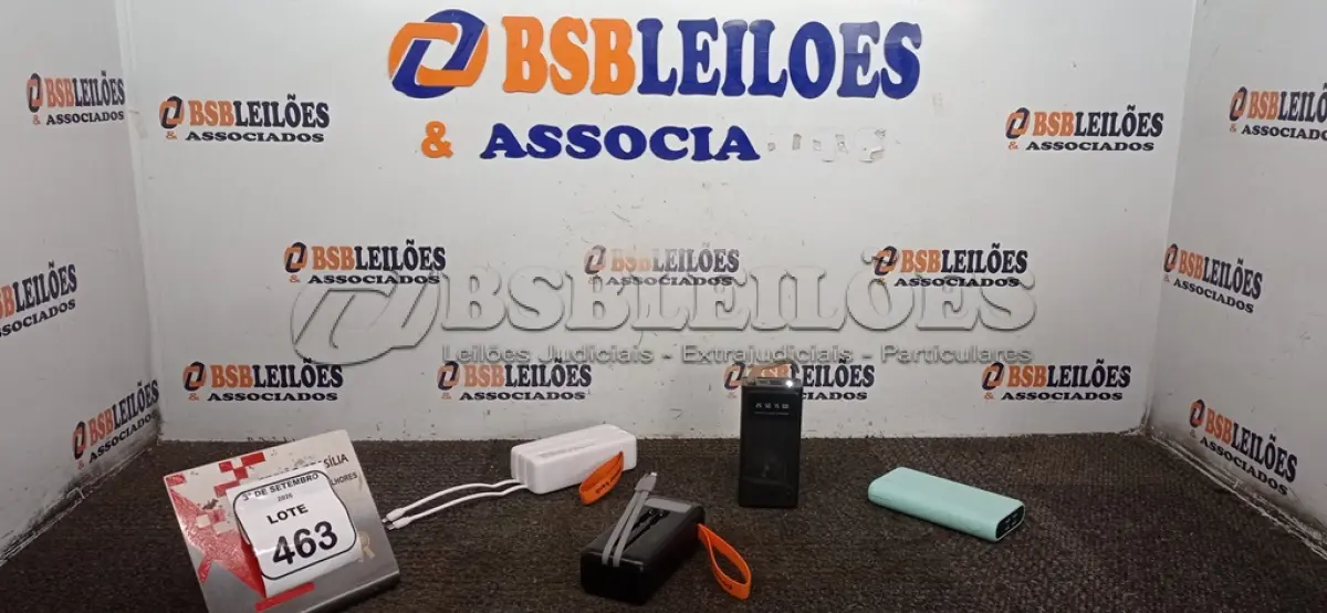 LOTE 463 - 04 POWER BANKS DE MARCAS E MODELOS DIVERSOS. (NO ESTADO) ATENÇÃO! FAZER A VISITAÇÃO ANTES DE ARREMATAR, NÃO SABEMOS SE FUNCIONA, LEILÃO NÃO TEM GARANTIA E NEM DEVOLUÇÃO, SUJEITO A POSSÍVEIS AVARIAS VISÍVEIS/OCULTAS E/OU AUSÊNCIA DE COMPONENTES.
