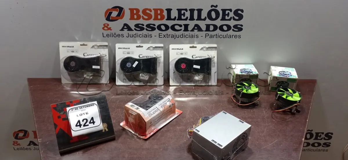 LOTE 424 - 04 COOLERS DE PC, 01 CONTROLE DE PS2 E 01 FONTE DE PC. (NO ESTADO) ATENÇÃO! FAZER A VISITAÇÃO ANTES DE ARREMATAR, NÃO SABEMOS SE FUNCIONA, LEILÃO NÃO TEM GARANTIA E NEM DEVOLUÇÃO, SUJEITO A POSSÍVEIS AVARIAS VISÍVEIS/OCULTAS E/OU AUSÊNCIA DE COMPONENTES.