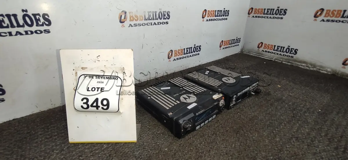 LOTE 349 - 02 RÁDIOS TRANSCEPTORES MARCA MOTOROLA. (NO ESTADO) ATENÇÃO! FAZER A VISITAÇÃO ANTES DE ARREMATAR, NÃO SABEMOS SE FUNCIONA, LEILÃO NÃO TEM GARANTIA E NEM DEVOLUÇÃO, SUJEITO A POSSÍVEIS AVARIAS VISÍVEIS/OCULTAS E/OU AUSÊNCIA DE COMPONENTES.