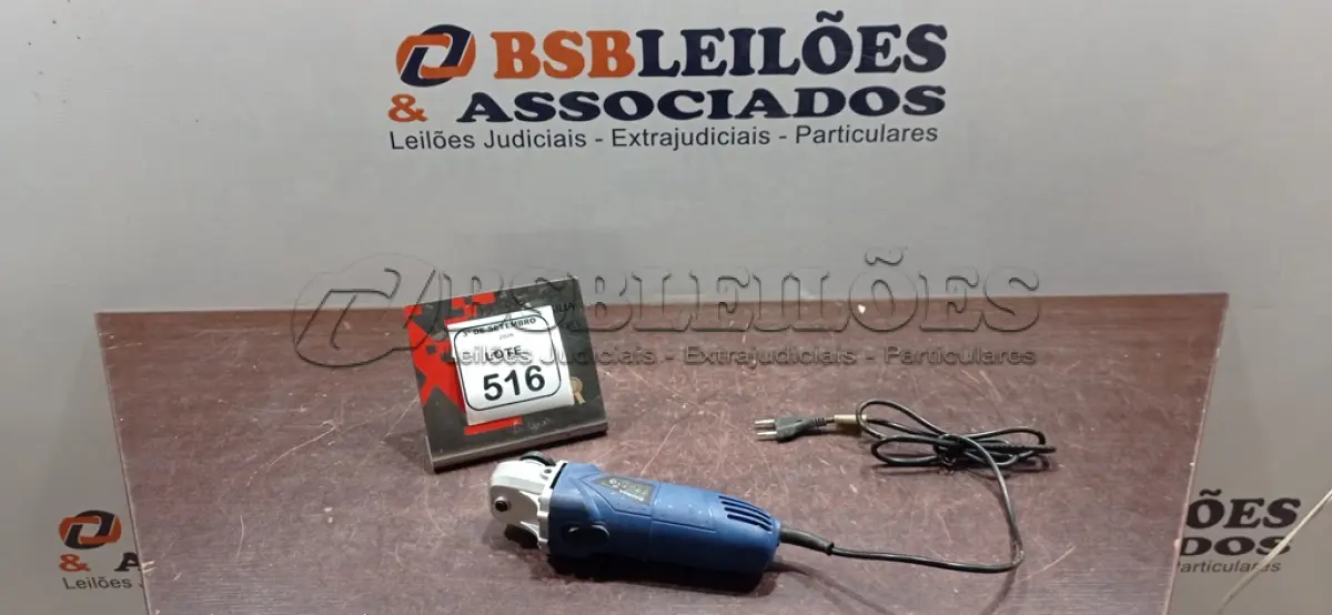 LOTE 516 - 01 ESMERILHADEIRA 220V MARCA GAMMA. (NO ESTADO) ATENÇÃO! FAZER A VISITAÇÃO ANTES DE ARREMATAR, NÃO SABEMOS SE FUNCIONA, LEILÃO NÃO TEM GARANTIA E NEM DEVOLUÇÃO, SUJEITO A POSSÍVEIS AVARIAS VISÍVEIS/OCULTAS E/OU AUSÊNCIA DE COMPONENTES.