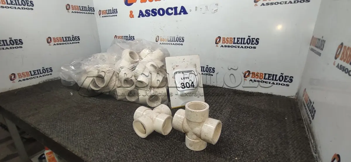 LOTE 304 - 29 CRUZETAS ROSQUEÁVEIS 1 1/2. (NO ESTADO) ATENÇÃO! FAZER A VISITAÇÃO ANTES DE ARREMATAR, NÃO SABEMOS SE FUNCIONA, LEILÃO NÃO TEM GARANTIA E NEM DEVOLUÇÃO, SUJEITO A POSSÍVEIS AVARIAS VISÍVEIS/OCULTAS E/OU AUSÊNCIA DE COMPONENTES.