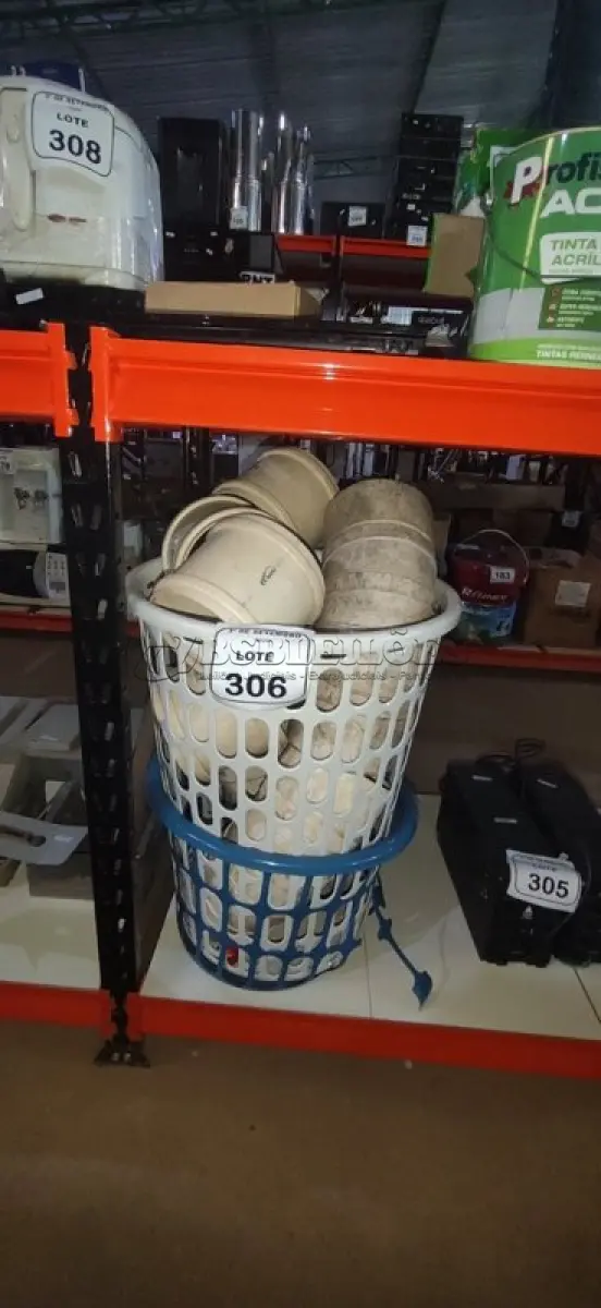 LOTE 306 - 06 CESTOS DE ROUPA E 11 CONEXÕES DE ESGOTO 150MM. (NO ESTADO) ATENÇÃO! FAZER A VISITAÇÃO ANTES DE ARREMATAR, NÃO SABEMOS SE FUNCIONA, LEILÃO NÃO TEM GARANTIA E NEM DEVOLUÇÃO, SUJEITO A POSSÍVEIS AVARIAS VISÍVEIS/OCULTAS E/OU AUSÊNCIA DE COMPONENTES.