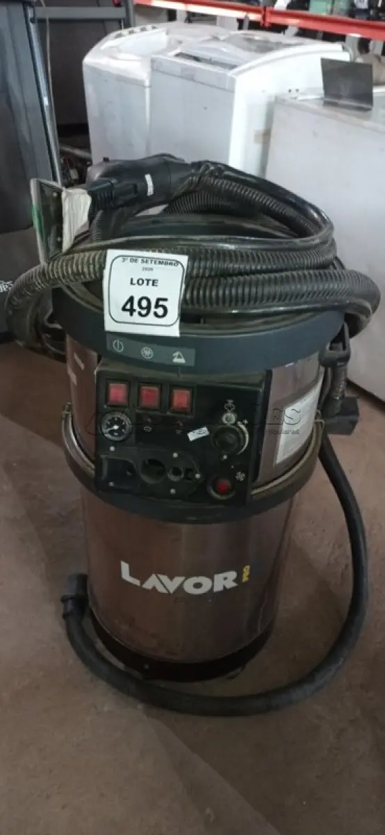 LOTE 495 - 01 MÁQUINA EXTRATORA PROFISSIONAL DE ÁGUA QUENTE E VAPOR MODELO GV ETNA MARCA LAVOR. (NO ESTADO) ATENÇÃO! FAZER A VISITAÇÃO ANTES DE ARREMATAR, NÃO SABEMOS SE FUNCIONA, LEILÃO NÃO TEM GARANTIA E NEM DEVOLUÇÃO, SUJEITO A POSSÍVEIS AVARIAS VISÍVEIS/OCULTAS E/OU AUSÊNCIA DE COMPONENTES.