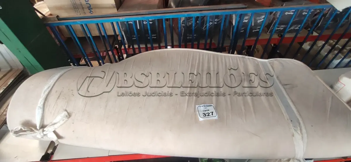 LOTE 327 - 01 COLCHÃO DE CASAL DOBRÁVEL. (NO ESTADO) ATENÇÃO! FAZER A VISITAÇÃO ANTES DE ARREMATAR, NÃO SABEMOS SE FUNCIONA, LEILÃO NÃO TEM GARANTIA E NEM DEVOLUÇÃO, SUJEITO A POSSÍVEIS AVARIAS VISÍVEIS/OCULTAS E/OU AUSÊNCIA DE COMPONENTES.