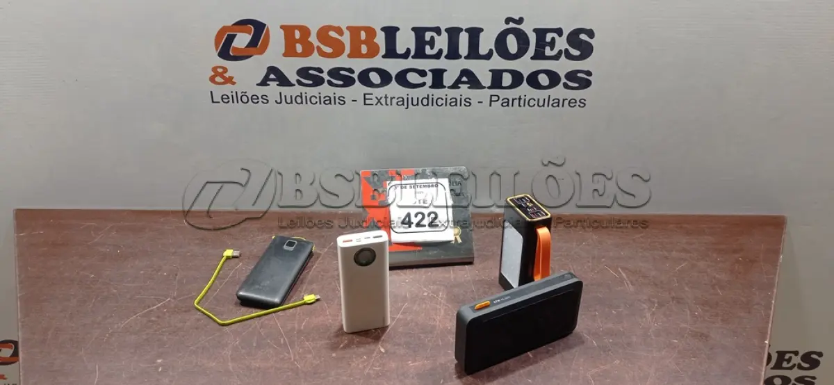 LOTE 422 - 04 POWER BANKS DE MARCAS E MODELOS DIVERSOS. (NO ESTADO) ATENÇÃO! FAZER A VISITAÇÃO ANTES DE ARREMATAR, NÃO SABEMOS SE FUNCIONA, LEILÃO NÃO TEM GARANTIA E NEM DEVOLUÇÃO, SUJEITO A POSSÍVEIS AVARIAS VISÍVEIS/OCULTAS E/OU AUSÊNCIA DE COMPONENTES.