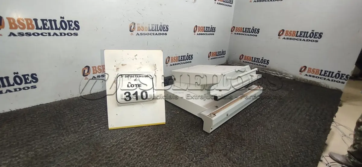 LOTE 310 - 01 SELADORA MODELO M-300T MARCA BARBA. (NO ESTADO) ATENÇÃO! FAZER A VISITAÇÃO ANTES DE ARREMATAR, NÃO SABEMOS SE FUNCIONA, LEILÃO NÃO TEM GARANTIA E NEM DEVOLUÇÃO, SUJEITO A POSSÍVEIS AVARIAS VISÍVEIS/OCULTAS E/OU AUSÊNCIA DE COMPONENTES.