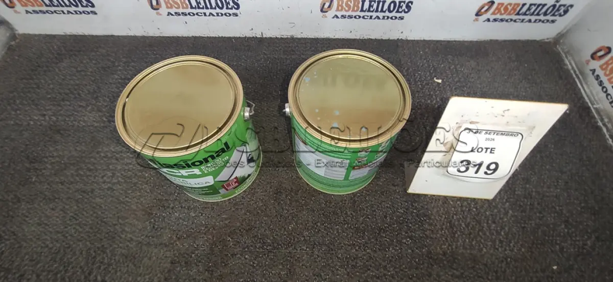 LOTE 319 - 02 LATAS DE TINTA ACRÍLICA DE 3,6L NA COR LUAR DO SERTÃO FOSCO MARCA PROFISSIONAL ACR. (NO ESTADO) ATENÇÃO! FAZER A VISITAÇÃO ANTES DE ARREMATAR, NÃO SABEMOS SE FUNCIONA, LEILÃO NÃO TEM GARANTIA E NEM DEVOLUÇÃO, SUJEITO A POSSÍVEIS AVARIAS VISÍVEIS/OCULTAS E/OU AUSÊNCIA DE COMPONENTES.