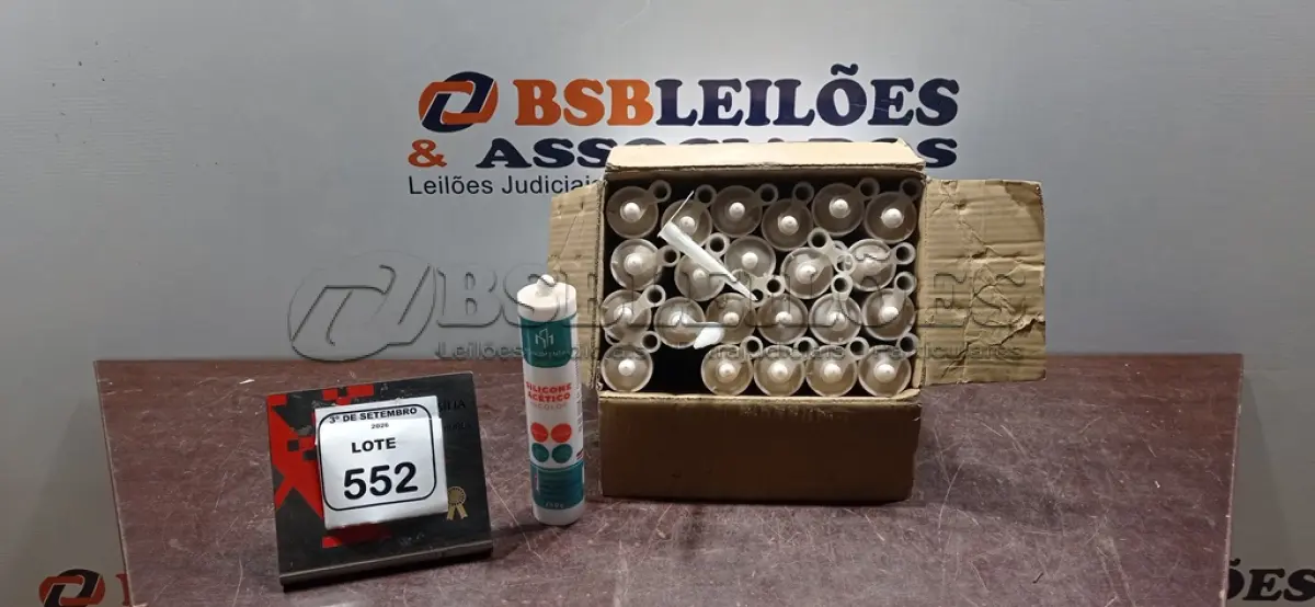 LOTE 552 - 01 CAIXA COM 24 SILICONES ACÉTICO INCOLOR DE 240G CADA MARCA MONUMENTAL. (NO ESTADO) ATENÇÃO! FAZER A VISITAÇÃO ANTES DE ARREMATAR, NÃO SABEMOS SE FUNCIONA, LEILÃO NÃO TEM GARANTIA E NEM DEVOLUÇÃO, SUJEITO A POSSÍVEIS AVARIAS VISÍVEIS/OCULTAS E/OU AUSÊNCIA DE COMPONENTES.