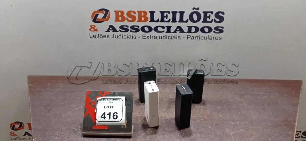 LOTE 416 - 04 POWER BANKS DE MARCAS E MODELOS DIVERSOS. (NO ESTADO) ATENÇÃO! FAZER A VISITAÇÃO ANTES DE ARREMATAR, NÃO SABEMOS SE FUNCIONA, LEILÃO NÃO TEM GARANTIA E NEM DEVOLUÇÃO, SUJEITO A POSSÍVEIS AVARIAS VISÍVEIS/OCULTAS E/OU AUSÊNCIA DE COMPONENTES.