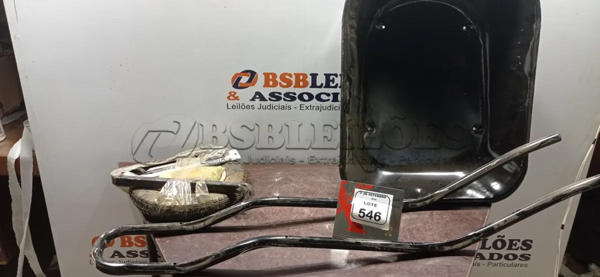 LOTE 546 - 01 CARRINHO DE MÃO DESMONTADO. (NO ESTADO) ATENÇÃO! FAZER A VISITAÇÃO ANTES DE ARREMATAR, NÃO SABEMOS SE FUNCIONA, LEILÃO NÃO TEM GARANTIA E NEM DEVOLUÇÃO, SUJEITO A POSSÍVEIS AVARIAS VISÍVEIS/OCULTAS E/OU AUSÊNCIA DE COMPONENTES.
