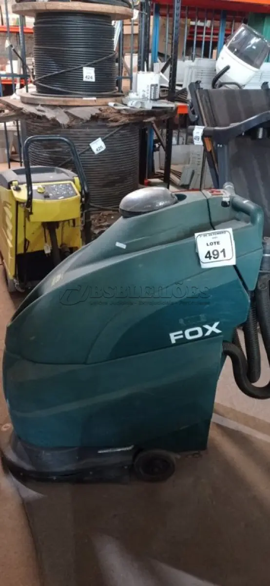 LOTE 491 - 01 MÁQUINA DE LAVAR PISOS INDUSTRIAL MODELO FOX MARCA ALFA. (NO ESTADO) ATENÇÃO! FAZER A VISITAÇÃO ANTES DE ARREMATAR, NÃO SABEMOS SE FUNCIONA, LEILÃO NÃO TEM GARANTIA E NEM DEVOLUÇÃO, SUJEITO A POSSÍVEIS AVARIAS VISÍVEIS/OCULTAS E/OU AUSÊNCIA DE COMPONENTES.