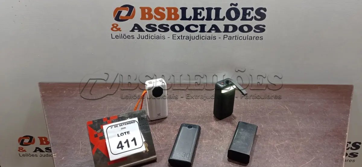 LOTE 411 - 04 POWER BANKS DE MARCAS E MODELOS DIVERSOS. (NO ESTADO) ATENÇÃO! FAZER A VISITAÇÃO ANTES DE ARREMATAR, NÃO SABEMOS SE FUNCIONA, LEILÃO NÃO TEM GARANTIA E NEM DEVOLUÇÃO, SUJEITO A POSSÍVEIS AVARIAS VISÍVEIS/OCULTAS E/OU AUSÊNCIA DE COMPONENTES.