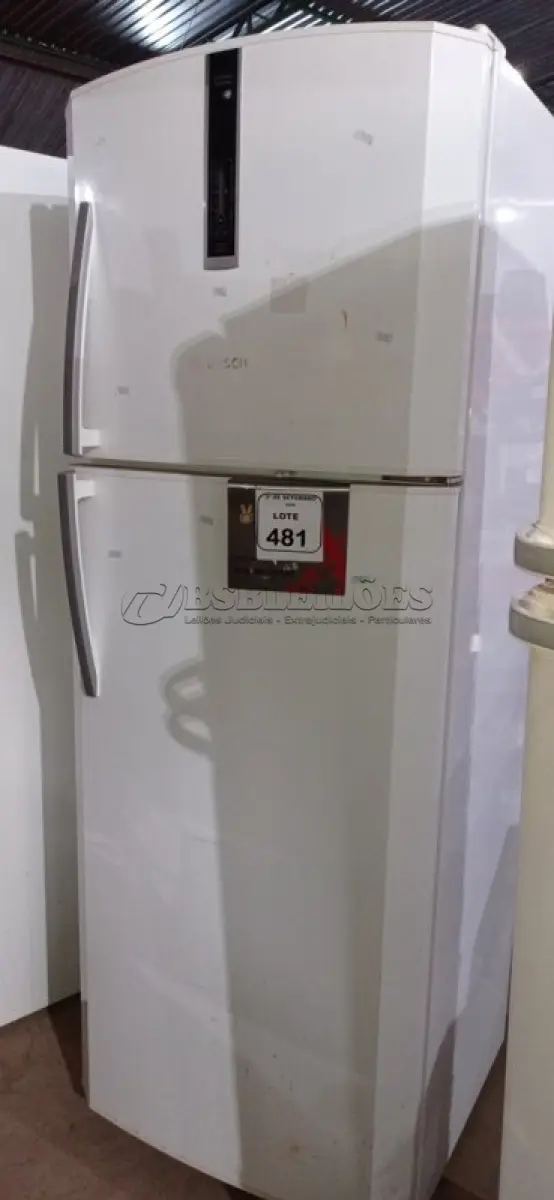 LOTE 481 - 01 GELADEIRA 220V MARCA BOSCH.  (NO ESTADO) ATENÇÃO! FAZER A VISITAÇÃO ANTES DE ARREMATAR, NÃO SABEMOS SE FUNCIONA, LEILÃO NÃO TEM GARANTIA E NEM DEVOLUÇÃO, SUJEITO A POSSÍVEIS AVARIAS VISÍVEIS/OCULTAS E/OU AUSÊNCIA DE COMPONENTES.