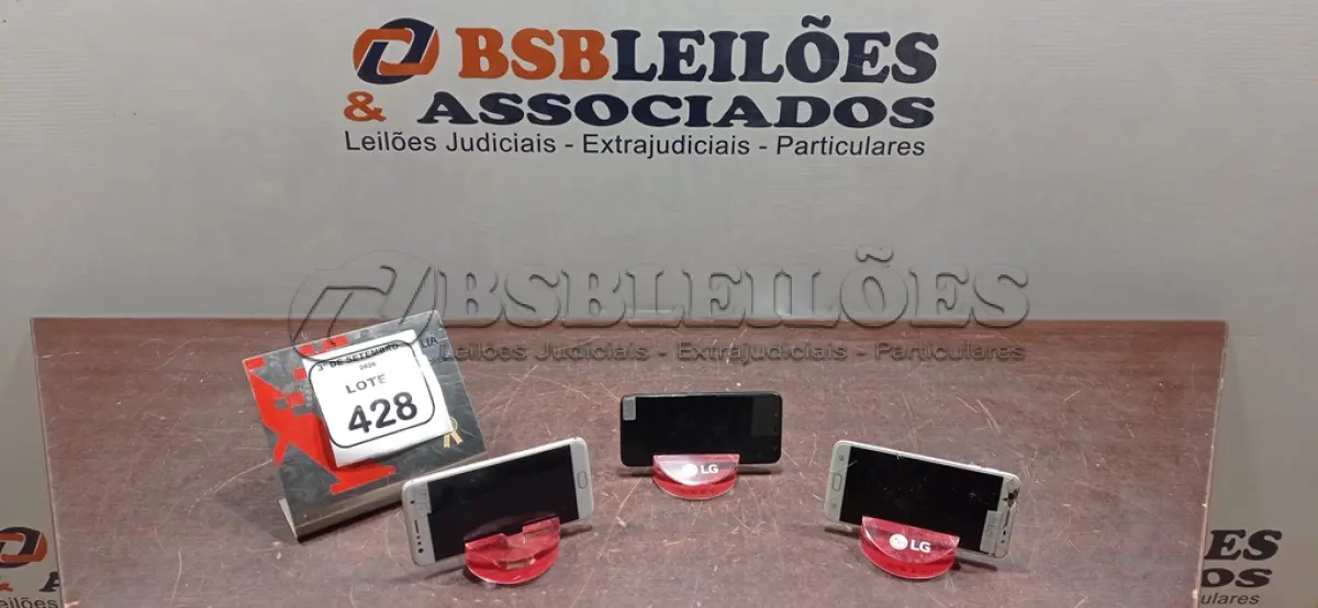 LOTE 428 - 03 CELULARES PARA RETIRADA DE PEÇAS DE MARCAS E MODELOS DIVERSOS. (NO ESTADO) ATENÇÃO! FAZER A VISITAÇÃO ANTES DE ARREMATAR, NÃO SABEMOS SE FUNCIONA, LEILÃO NÃO TEM GARANTIA E NEM DEVOLUÇÃO, SUJEITO A POSSÍVEIS AVARIAS VISÍVEIS/OCULTAS E/OU AUSÊNCIA DE COMPONENTES.
