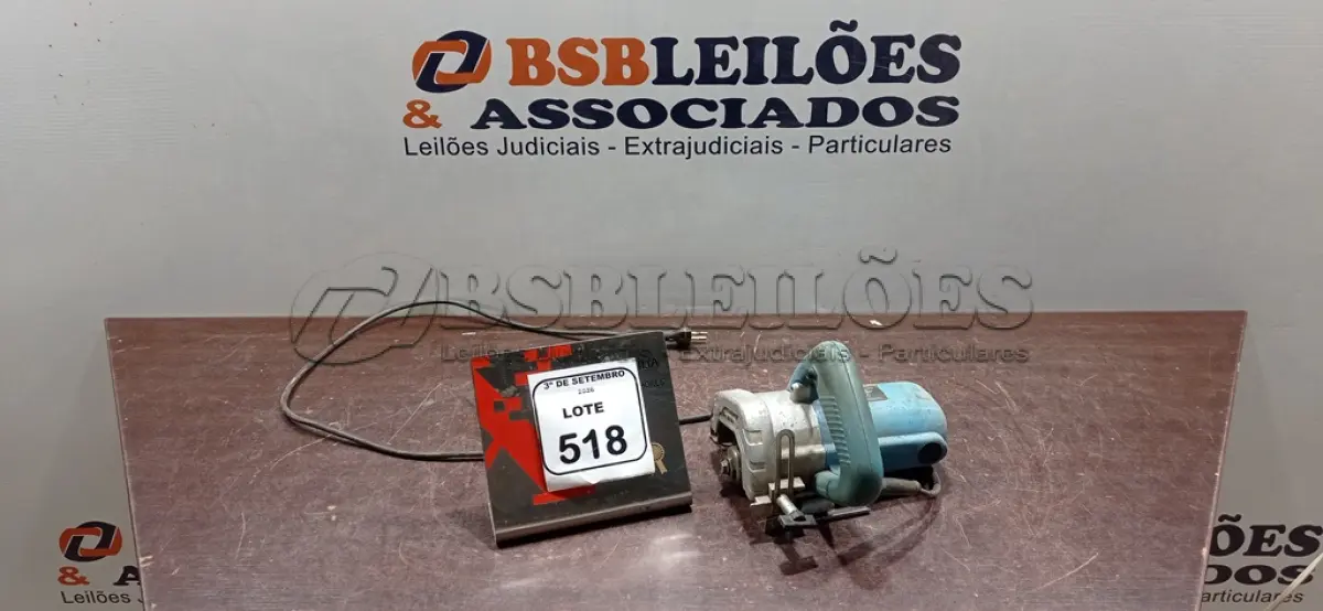 LOTE 518 - 01 SERRA MÁRMORE 220V MARCA GAMMA. (NO ESTADO) ATENÇÃO! FAZER A VISITAÇÃO ANTES DE ARREMATAR, NÃO SABEMOS SE FUNCIONA, LEILÃO NÃO TEM GARANTIA E NEM DEVOLUÇÃO, SUJEITO A POSSÍVEIS AVARIAS VISÍVEIS/OCULTAS E/OU AUSÊNCIA DE COMPONENTES.