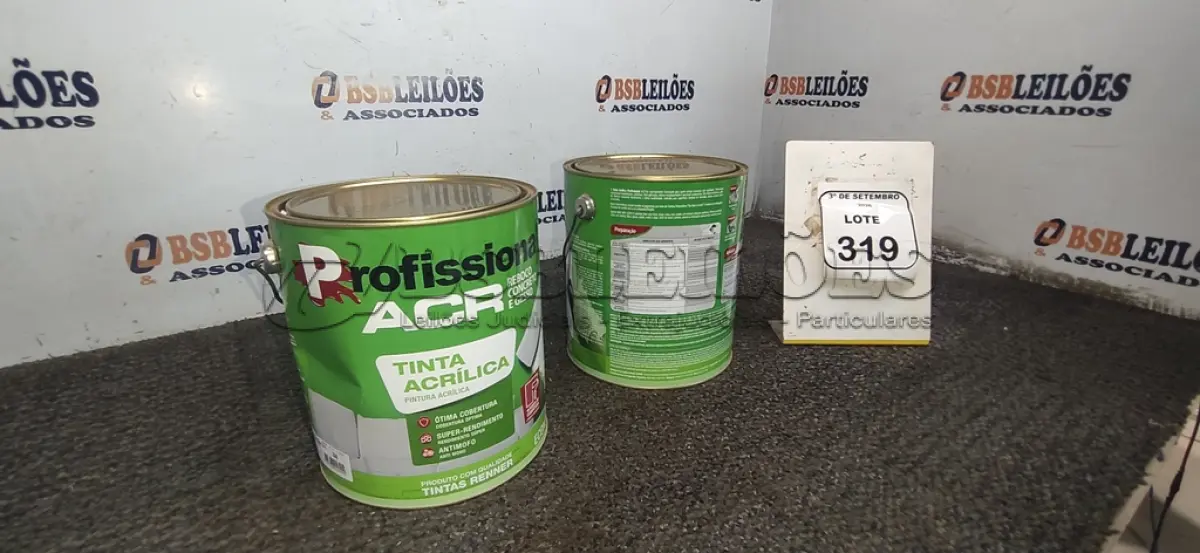 LOTE 319 - 02 LATAS DE TINTA ACRÍLICA DE 3,6L NA COR LUAR DO SERTÃO FOSCO MARCA PROFISSIONAL ACR. (NO ESTADO) ATENÇÃO! FAZER A VISITAÇÃO ANTES DE ARREMATAR, NÃO SABEMOS SE FUNCIONA, LEILÃO NÃO TEM GARANTIA E NEM DEVOLUÇÃO, SUJEITO A POSSÍVEIS AVARIAS VISÍVEIS/OCULTAS E/OU AUSÊNCIA DE COMPONENTES.