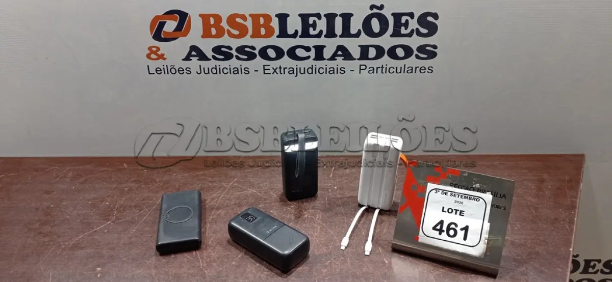 LOTE 461 - 04 POWER BANKS DE MARCAS E MODELOS DIVERSOS. (NO ESTADO) ATENÇÃO! FAZER A VISITAÇÃO ANTES DE ARREMATAR, NÃO SABEMOS SE FUNCIONA, LEILÃO NÃO TEM GARANTIA E NEM DEVOLUÇÃO, SUJEITO A POSSÍVEIS AVARIAS VISÍVEIS/OCULTAS E/OU AUSÊNCIA DE COMPONENTES.