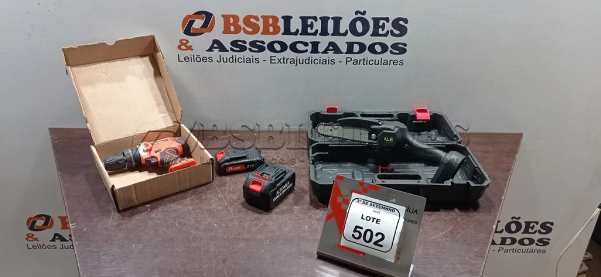 LOTE 502 - 01 MINI MÁQUINA MOTOSSERRA ELÉTRICA COM 01 BATERIA E 01 TORNEIRA MARCA PRIZI. (NO ESTADO) ATENÇÃO! FAZER A VISITAÇÃO ANTES DE ARREMATAR, NÃO SABEMOS SE FUNCIONA, LEILÃO NÃO TEM GARANTIA E NEM DEVOLUÇÃO, SUJEITO A POSSÍVEIS AVARIAS VISÍVEIS/OCULTAS E/OU AUSÊNCIA DE COMPONENTES.