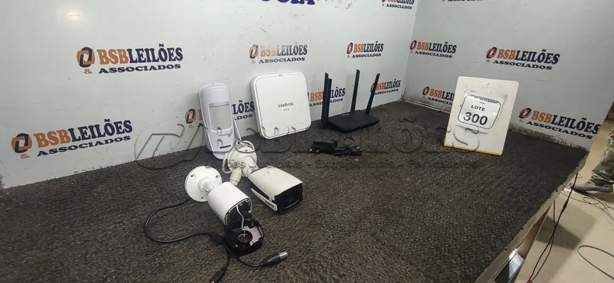 LOTE 300 - 02 CÂMERAS BULLET, 01 SENSOR DE MOVIMENTO, 01 ROTEADOR DUAL BAND MODELO W5-1200GS E 01ACESS POINT MODELO AP1800AX MARCA INTELBRAS. (NO ESTADO) ATENÇÃO! FAZER A VISITAÇÃO ANTES DE ARREMATAR, NÃO SABEMOS SE FUNCIONA, LEILÃO NÃO TEM GARANTIA E NEM DEVOLUÇÃO, SUJEITO A POSSÍVEIS AVARIAS VISÍVEIS/OCULTAS E/OU AUSÊNCIA DE COMPONENTES.