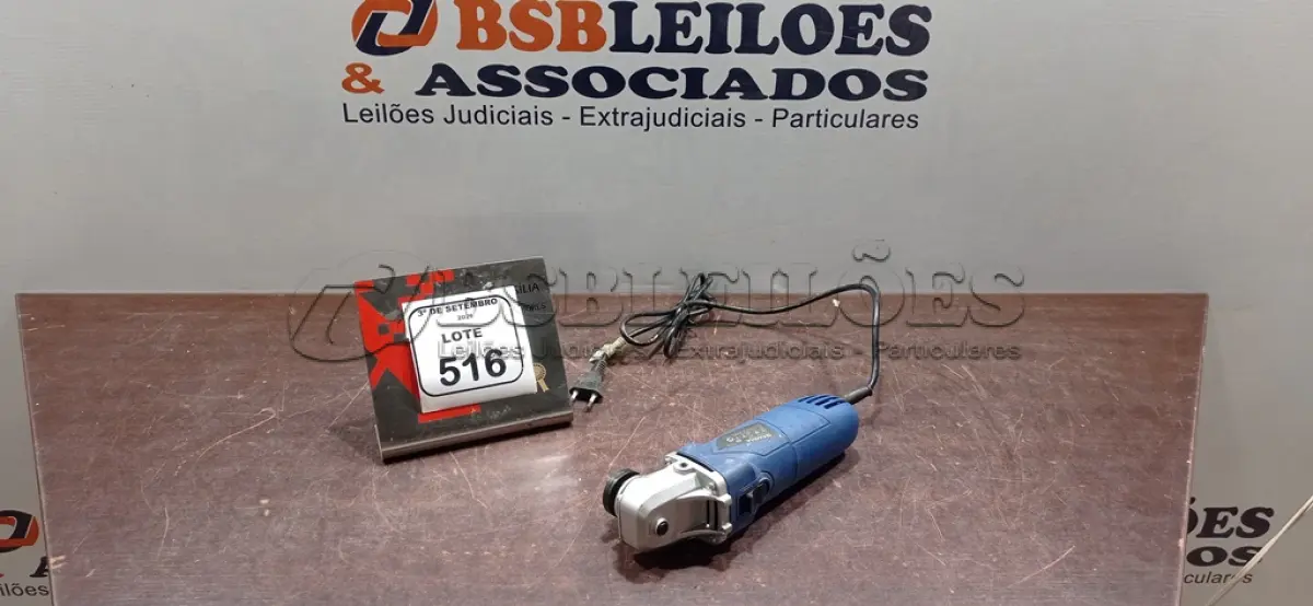 LOTE 516 - 01 ESMERILHADEIRA 220V MARCA GAMMA. (NO ESTADO) ATENÇÃO! FAZER A VISITAÇÃO ANTES DE ARREMATAR, NÃO SABEMOS SE FUNCIONA, LEILÃO NÃO TEM GARANTIA E NEM DEVOLUÇÃO, SUJEITO A POSSÍVEIS AVARIAS VISÍVEIS/OCULTAS E/OU AUSÊNCIA DE COMPONENTES.
