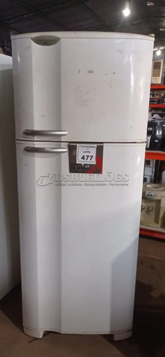 LOTE 477 - 01 GELADEIRA 220V MARCA ELECTROLUX. (NO ESTADO) ATENÇÃO! FAZER A VISITAÇÃO ANTES DE ARREMATAR, NÃO SABEMOS SE FUNCIONA, LEILÃO NÃO TEM GARANTIA E NEM DEVOLUÇÃO, SUJEITO A POSSÍVEIS AVARIAS VISÍVEIS/OCULTAS E/OU AUSÊNCIA DE COMPONENTES.
