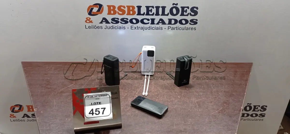LOTE 457 - 04 POWER BANKS DE MARCAS E MODELOS DIVERSOS. (NO ESTADO) ATENÇÃO! FAZER A VISITAÇÃO ANTES DE ARREMATAR, NÃO SABEMOS SE FUNCIONA, LEILÃO NÃO TEM GARANTIA E NEM DEVOLUÇÃO, SUJEITO A POSSÍVEIS AVARIAS VISÍVEIS/OCULTAS E/OU AUSÊNCIA DE COMPONENTES.
