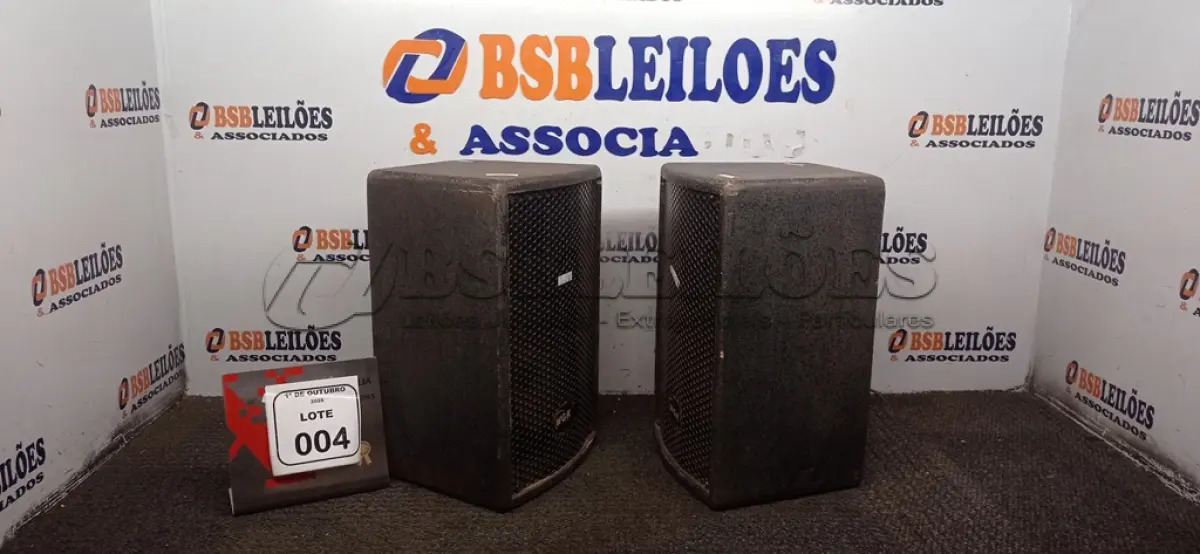 LOTE 004 - 02 CAIXAS DE SOM PASSIVAS MARCA WGK. (NO ESTADO) ATENÇÃO! FAZER A VISITAÇÃO ANTES DE ARREMATAR, NÃO SABEMOS SE FUNCIONA, LEILÃO NÃO TEM GARANTIA E NEM DEVOLUÇÃO, SUJEITO A POSSÍVEIS AVARIAS VISÍVEIS/OCULTAS E/OU AUSÊNCIA DE COMPONENTES.