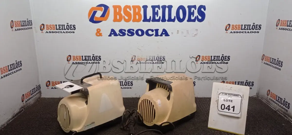 LOTE 041 - 02 COMPRESSORES ODONTOLÓGICOS. (NO ESTADO) ATENÇÃO! FAZER A VISITAÇÃO ANTES DE ARREMATAR, NÃO SABEMOS SE FUNCIONA, LEILÃO NÃO TEM GARANTIA E NEM DEVOLUÇÃO, SUJEITO A POSSÍVEIS AVARIAS VISÍVEIS/OCULTAS E/OU AUSÊNCIA DE COMPONENTES.