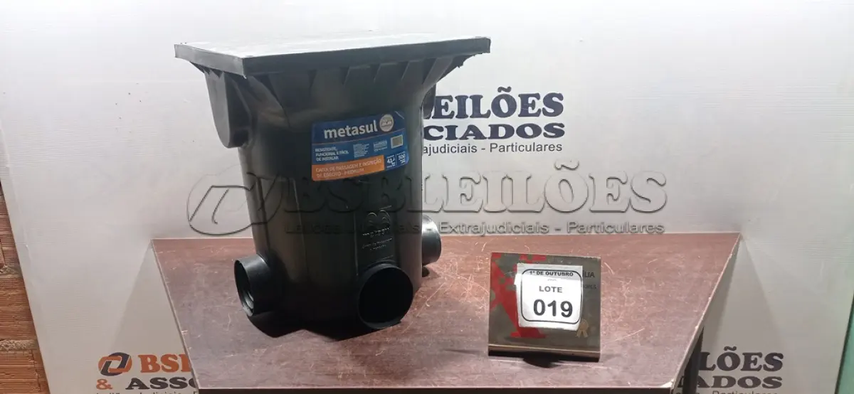 LOTE 019 - 01 CAIXA DE PASSAGEM E INSPEÇÃO DE ESGOTO PREMIUM DE 41X48X41 CM MARCA METASUL. (NO ESTADO) ATENÇÃO! FAZER A VISITAÇÃO ANTES DE ARREMATAR, NÃO SABEMOS SE FUNCIONA, LEILÃO NÃO TEM GARANTIA E NEM DEVOLUÇÃO, SUJEITO A POSSÍVEIS AVARIAS VISÍVEIS/OCULTAS E/OU AUSÊNCIA DE COMPONENTES.