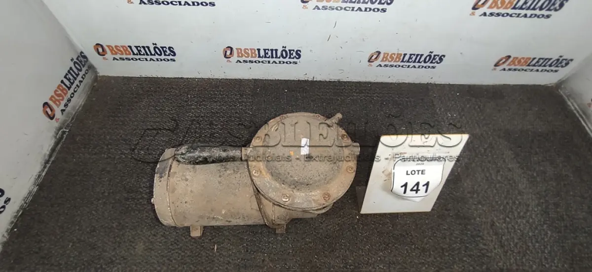 LOTE 141 - 01 MOTOR ELÉTRICO. (NO ESTADO) ATENÇÃO! FAZER A VISITAÇÃO ANTES DE ARREMATAR, NÃO SABEMOS SE FUNCIONA, LEILÃO NÃO TEM GARANTIA E NEM DEVOLUÇÃO, SUJEITO A POSSÍVEIS AVARIAS VISÍVEIS/OCULTAS E/OU AUSÊNCIA DE COMPONENTES.