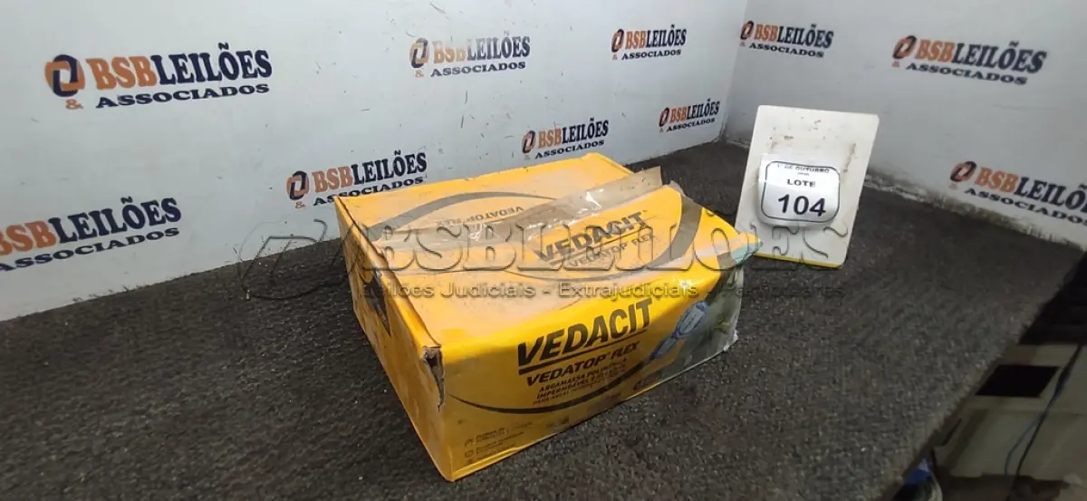 LOTE 104 - 01 CAIXA COM 13,5KG DE ARGAMASSA POLIMÉRICA IMPERMEÁVEL E FLEXÍVEL MARCA VEDACIT. (NO ESTADO) ATENÇÃO! FAZER A VISITAÇÃO ANTES DE ARREMATAR, NÃO SABEMOS SE FUNCIONA, LEILÃO NÃO TEM GARANTIA E NEM DEVOLUÇÃO, SUJEITO A POSSÍVEIS AVARIAS VISÍVEIS/OCULTAS E/OU AUSÊNCIA DE COMPONENTES.