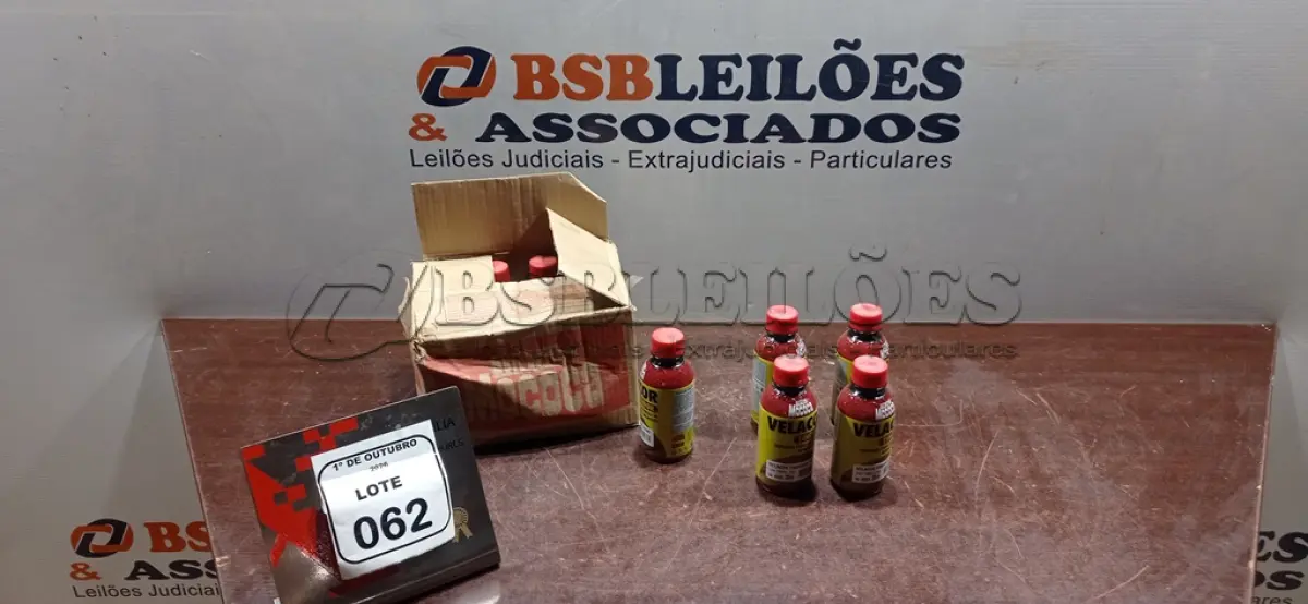 LOTE 062 - 12 FRASCOS DE TINGIDOR PARA COLORAÇÃO DE VERNIZ E SELADORA PARA MADEIRA NA COR CEDRO DE 200ML CADA MARCA MOCOCA. (NO ESTADO) ATENÇÃO! FAZER A VISITAÇÃO ANTES DE ARREMATAR, NÃO SABEMOS SE FUNCIONA, LEILÃO NÃO TEM GARANTIA E NEM DEVOLUÇÃO, SUJEITO A POSSÍVEIS AVARIAS VISÍVEIS/OCULTAS E/OU AUSÊNCIA DE COMPONENTES.