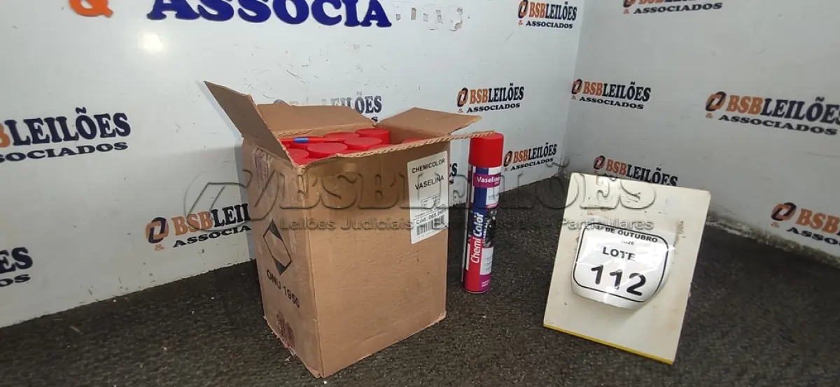 LOTE 112 - 12 UNIDADES DE VASELINA SPRAY USO GERAL DE 200ML CADA MARCA CHEMI COLOR. (NO ESTADO) ATENÇÃO! FAZER A VISITAÇÃO ANTES DE ARREMATAR, NÃO SABEMOS SE FUNCIONA, LEILÃO NÃO TEM GARANTIA E NEM DEVOLUÇÃO, SUJEITO A POSSÍVEIS AVARIAS VISÍVEIS/OCULTAS E/OU AUSÊNCIA DE COMPONENTES.