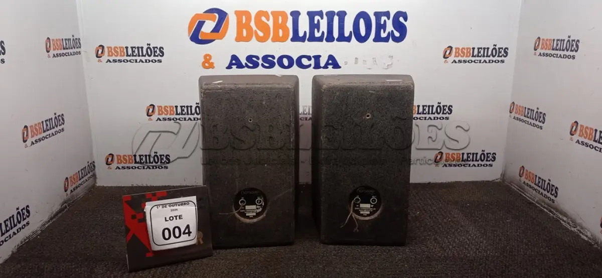 LOTE 004 - 02 CAIXAS DE SOM PASSIVAS MARCA WGK. (NO ESTADO) ATENÇÃO! FAZER A VISITAÇÃO ANTES DE ARREMATAR, NÃO SABEMOS SE FUNCIONA, LEILÃO NÃO TEM GARANTIA E NEM DEVOLUÇÃO, SUJEITO A POSSÍVEIS AVARIAS VISÍVEIS/OCULTAS E/OU AUSÊNCIA DE COMPONENTES.