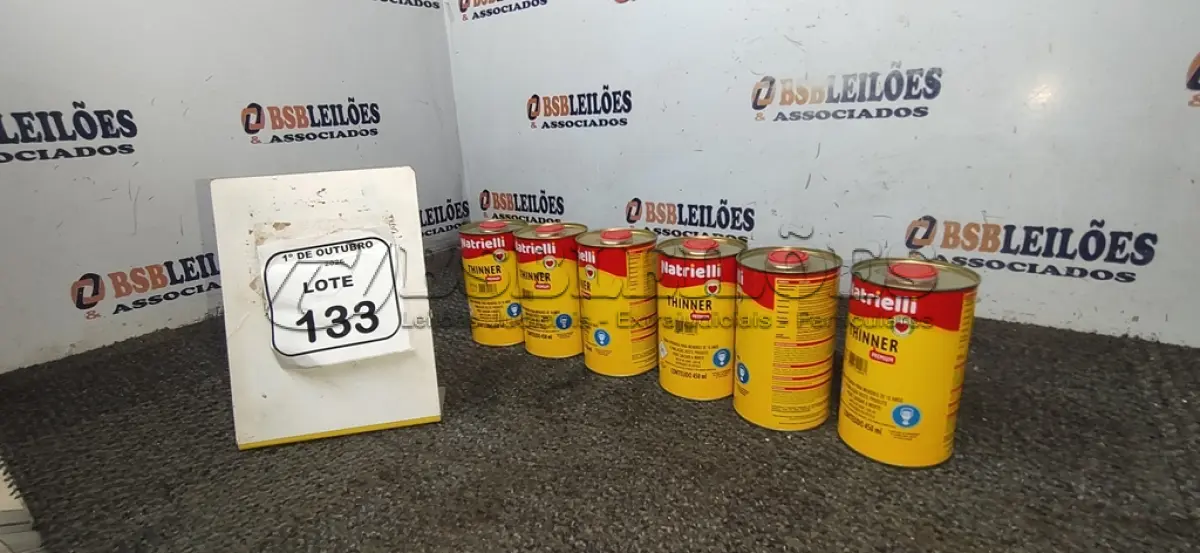 LOTE 133 - 06 LATAS DE ESMALTE METÁLICO DE 900ML CADA NA COR MARROM AVEIA MARCA ANJO TINTAS. (NO ESTADO) ATENÇÃO! FAZER A VISITAÇÃO ANTES DE ARREMATAR, NÃO SABEMOS SE FUNCIONA, LEILÃO NÃO TEM GARANTIA E NEM DEVOLUÇÃO, SUJEITO A POSSÍVEIS AVARIAS VISÍVEIS/OCULTAS E/OU AUSÊNCIA DE COMPONENTES.