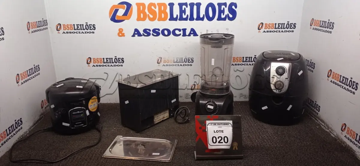 LOTE 020 - 01 PANELA ELÉTRICA, 01 AIR FRYER, 01 LIQUIDIFICADOR E 01 BANHO MARIA. (NO ESTADO) ATENÇÃO! FAZER A VISITAÇÃO ANTES DE ARREMATAR, NÃO SABEMOS SE FUNCIONA, LEILÃO NÃO TEM GARANTIA E NEM DEVOLUÇÃO, SUJEITO A POSSÍVEIS AVARIAS VISÍVEIS/OCULTAS E/OU AUSÊNCIA DE COMPONENTES.