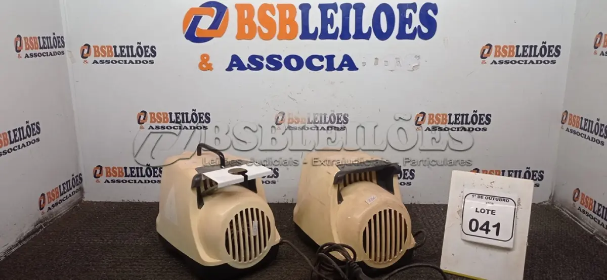 LOTE 041 - 02 COMPRESSORES ODONTOLÓGICOS. (NO ESTADO) ATENÇÃO! FAZER A VISITAÇÃO ANTES DE ARREMATAR, NÃO SABEMOS SE FUNCIONA, LEILÃO NÃO TEM GARANTIA E NEM DEVOLUÇÃO, SUJEITO A POSSÍVEIS AVARIAS VISÍVEIS/OCULTAS E/OU AUSÊNCIA DE COMPONENTES.
