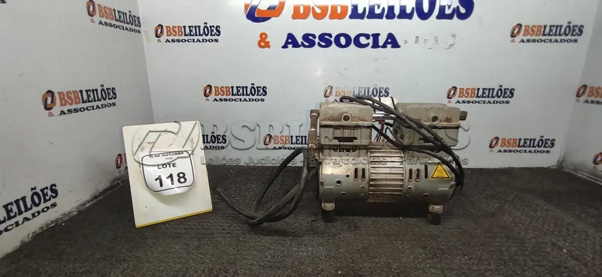 LOTE 118 - 01 MOTOR COMPRESSOR DE AR MODELO OLF750. (NO ESTADO) ATENÇÃO! FAZER A VISITAÇÃO ANTES DE ARREMATAR, NÃO SABEMOS SE FUNCIONA, LEILÃO NÃO TEM GARANTIA E NEM DEVOLUÇÃO, SUJEITO A POSSÍVEIS AVARIAS VISÍVEIS/OCULTAS E/OU AUSÊNCIA DE COMPONENTES.