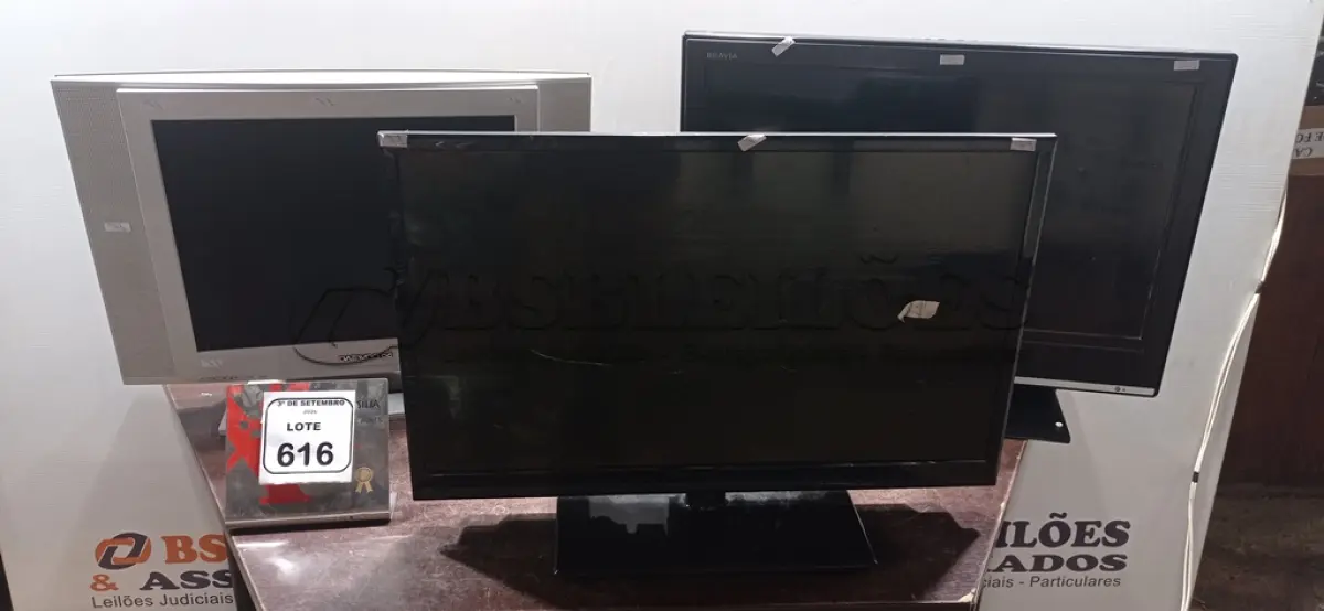 LOTE 616 - 03 TVS DE MARCAS E MODELOS DIVERSOS PARA RETIRADA DE PEÇAS. (NO ESTADO) ATENÇÃO! FAZER A VISITAÇÃO ANTES DE ARREMATAR, NÃO SABEMOS SE FUNCIONA, LEILÃO NÃO TEM GARANTIA E NEM DEVOLUÇÃO, SUJEITO A POSSÍVEIS AVARIAS VISÍVEIS/OCULTAS E/OU AUSÊNCIA DE COMPONENTES.