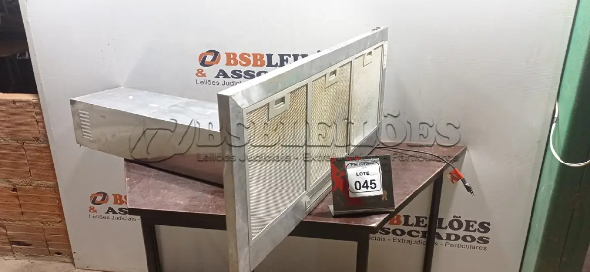 LOTE 045 - 01 COIFA EM INOX.  (NO ESTADO) ATENÇÃO! FAZER A VISITAÇÃO ANTES DE ARREMATAR, NÃO SABEMOS SE FUNCIONA, LEILÃO NÃO TEM GARANTIA E NEM DEVOLUÇÃO, SUJEITO A POSSÍVEIS AVARIAS VISÍVEIS/OCULTAS E/OU AUSÊNCIA DE COMPONENTES.