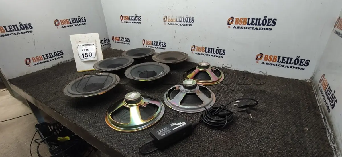 LOTE 150 - 08 AUTOS FALANTES. (NO ESTADO) ATENÇÃO! FAZER A VISITAÇÃO ANTES DE ARREMATAR, NÃO SABEMOS SE FUNCIONA, LEILÃO NÃO TEM GARANTIA E NEM DEVOLUÇÃO, SUJEITO A POSSÍVEIS AVARIAS VISÍVEIS/OCULTAS E/OU AUSÊNCIA DE COMPONENTES.
