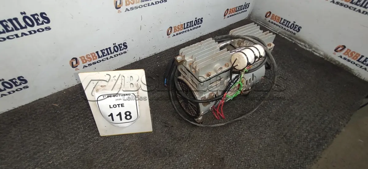 LOTE 118 - 01 MOTOR COMPRESSOR DE AR MODELO OLF750. (NO ESTADO) ATENÇÃO! FAZER A VISITAÇÃO ANTES DE ARREMATAR, NÃO SABEMOS SE FUNCIONA, LEILÃO NÃO TEM GARANTIA E NEM DEVOLUÇÃO, SUJEITO A POSSÍVEIS AVARIAS VISÍVEIS/OCULTAS E/OU AUSÊNCIA DE COMPONENTES.
