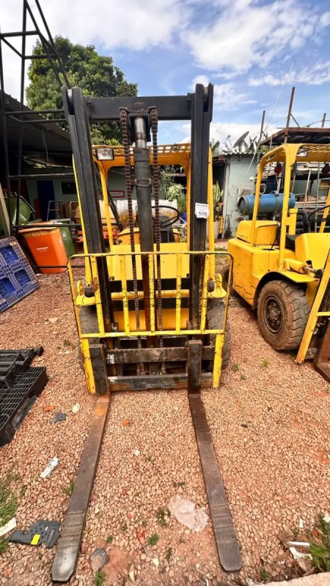 LOTE 638 - 01 EMPILHADEIRA HYSTER H -50 PARA 2500 KG. NÃO ACOMPANHA O BOTIJÃO. (NO ESTADO) ATENÇÃO! FAZER A VISITAÇÃO ANTES DE ARREMATAR, NÃO SABEMOS SE FUNCIONA, LEILÃO NÃO TEM GARANTIA E NEM DEVOLUÇÃO, SUJEITO A POSSÍVEIS AVARIAS VISÍVEIS/OCULTAS E/OU AUSÊNCIA DE COMPONENTES.