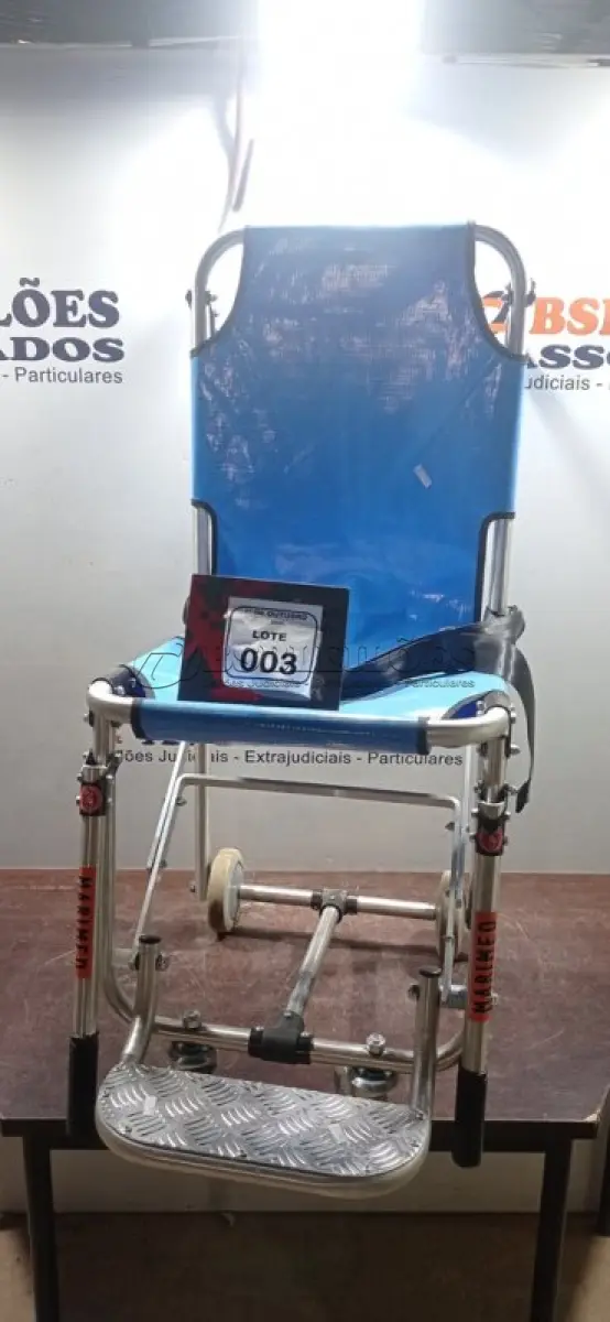 LOTE 003 - 01 CADEIRA DE RESGATE DOBRÁVEL MARCA MARIMED. (NO ESTADO) ATENÇÃO! FAZER A VISITAÇÃO ANTES DE ARREMATAR, NÃO SABEMOS SE FUNCIONA, LEILÃO NÃO TEM GARANTIA E NEM DEVOLUÇÃO, SUJEITO A POSSÍVEIS AVARIAS VISÍVEIS/OCULTAS E/OU AUSÊNCIA DE COMPONENTES.