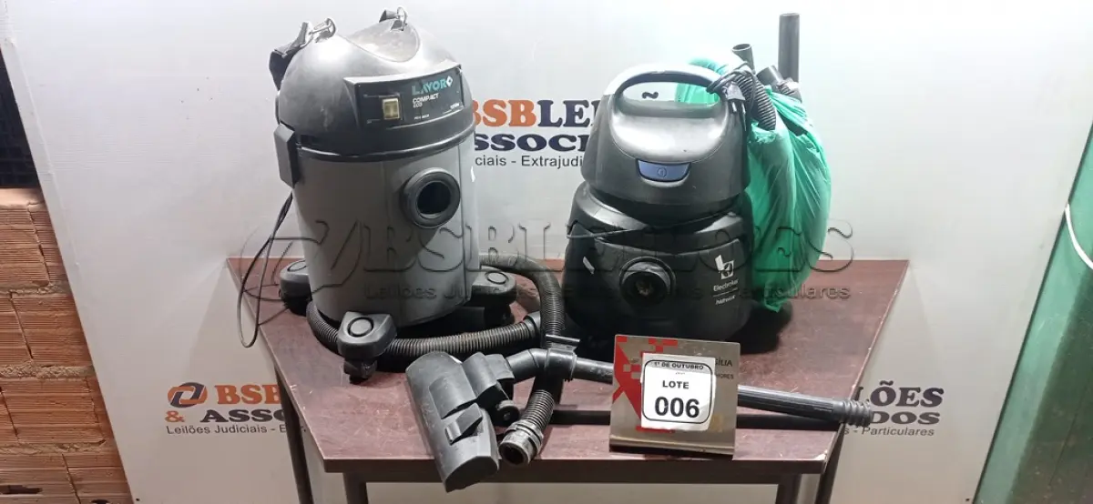 LOTE 006 - 02 ASPIRADORES DE PÓ MARCAS LAVOR E ELECTROLUX. (NO ESTADO) ATENÇÃO! FAZER A VISITAÇÃO ANTES DE ARREMATAR, NÃO SABEMOS SE FUNCIONA, LEILÃO NÃO TEM GARANTIA E NEM DEVOLUÇÃO, SUJEITO A POSSÍVEIS AVARIAS VISÍVEIS/OCULTAS E/OU AUSÊNCIA DE COMPONENTES.