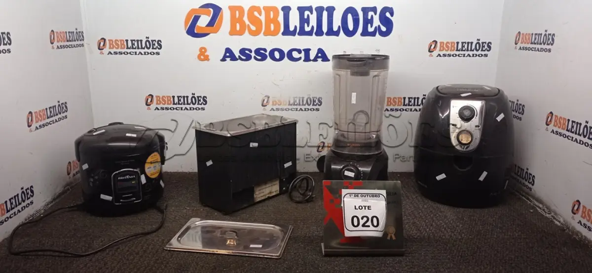 LOTE 020 - 01 PANELA ELÉTRICA, 01 AIR FRYER, 01 LIQUIDIFICADOR E 01 BANHO MARIA. (NO ESTADO) ATENÇÃO! FAZER A VISITAÇÃO ANTES DE ARREMATAR, NÃO SABEMOS SE FUNCIONA, LEILÃO NÃO TEM GARANTIA E NEM DEVOLUÇÃO, SUJEITO A POSSÍVEIS AVARIAS VISÍVEIS/OCULTAS E/OU AUSÊNCIA DE COMPONENTES.