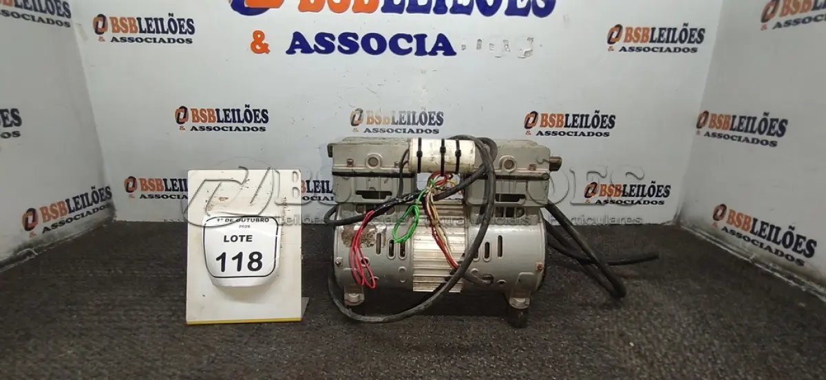 LOTE 118 - 01 MOTOR COMPRESSOR DE AR MODELO OLF750. (NO ESTADO) ATENÇÃO! FAZER A VISITAÇÃO ANTES DE ARREMATAR, NÃO SABEMOS SE FUNCIONA, LEILÃO NÃO TEM GARANTIA E NEM DEVOLUÇÃO, SUJEITO A POSSÍVEIS AVARIAS VISÍVEIS/OCULTAS E/OU AUSÊNCIA DE COMPONENTES.