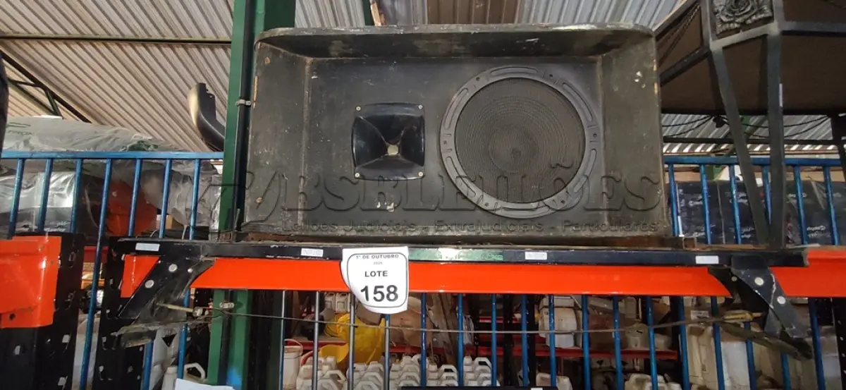 LOTE 158 - 01 CAIXA DE SOM AUTOMOTIVAS PARA PROPAGANDAS. (NO ESTADO) ATENÇÃO! FAZER A VISITAÇÃO ANTES DE ARREMATAR, NÃO SABEMOS SE FUNCIONA, LEILÃO NÃO TEM GARANTIA E NEM DEVOLUÇÃO, SUJEITO A POSSÍVEIS AVARIAS VISÍVEIS/OCULTAS E/OU AUSÊNCIA DE COMPONENTES.