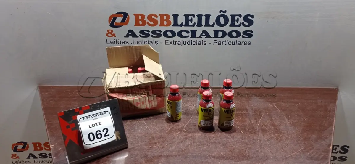 LOTE 062 - 12 FRASCOS DE TINGIDOR PARA COLORAÇÃO DE VERNIZ E SELADORA PARA MADEIRA NA COR CEDRO DE 200ML CADA MARCA MOCOCA. (NO ESTADO) ATENÇÃO! FAZER A VISITAÇÃO ANTES DE ARREMATAR, NÃO SABEMOS SE FUNCIONA, LEILÃO NÃO TEM GARANTIA E NEM DEVOLUÇÃO, SUJEITO A POSSÍVEIS AVARIAS VISÍVEIS/OCULTAS E/OU AUSÊNCIA DE COMPONENTES.