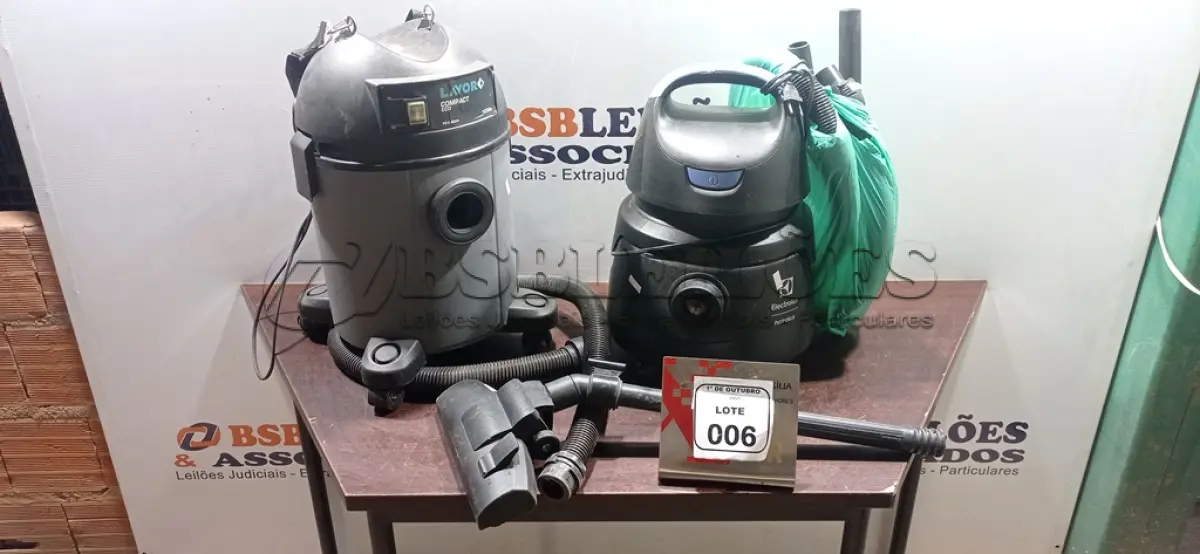 LOTE 006 - 02 ASPIRADORES DE PÓ MARCAS LAVOR E ELECTROLUX. (NO ESTADO) ATENÇÃO! FAZER A VISITAÇÃO ANTES DE ARREMATAR, NÃO SABEMOS SE FUNCIONA, LEILÃO NÃO TEM GARANTIA E NEM DEVOLUÇÃO, SUJEITO A POSSÍVEIS AVARIAS VISÍVEIS/OCULTAS E/OU AUSÊNCIA DE COMPONENTES.